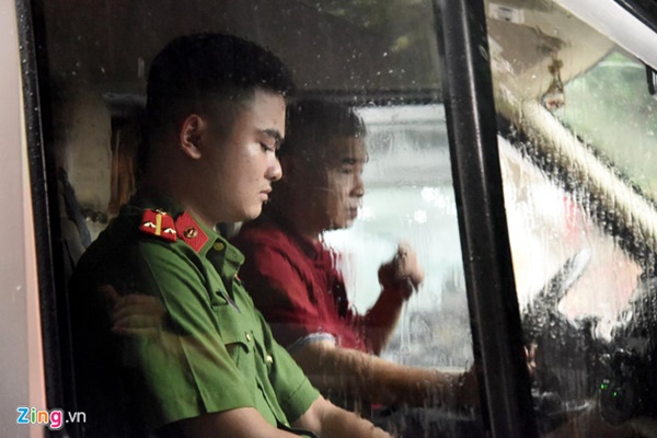 Nóng:&nbsp;Thực nghiệm điều tra vụ bé trai 6 tuổi trường Gateway tử vong, có tài xế Phiến và bà Quy tham gia-2