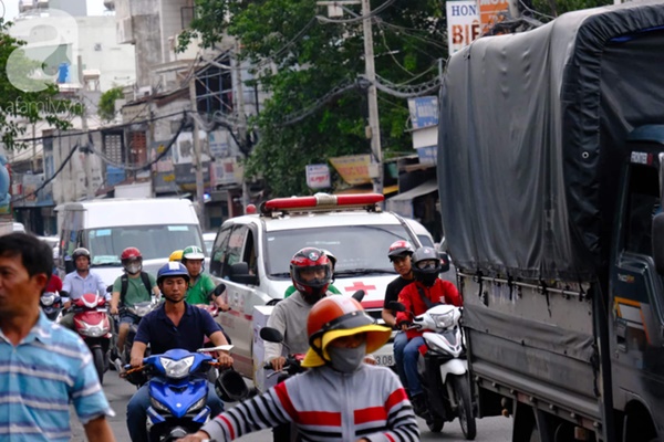 Về quê nghỉ lễ 2/9: Trời Hà Nội mưa như trút nước, đường Sài Gòn chật cứng, người dân chen nhau mua vé ở bến xe-15