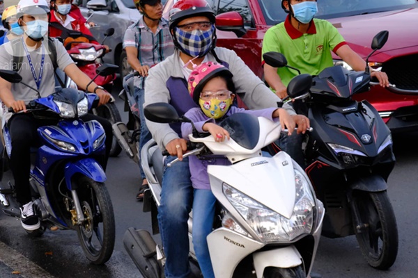 Về quê nghỉ lễ 2/9: Trời Hà Nội mưa như trút nước, đường Sài Gòn chật cứng, người dân chen nhau mua vé ở bến xe-18