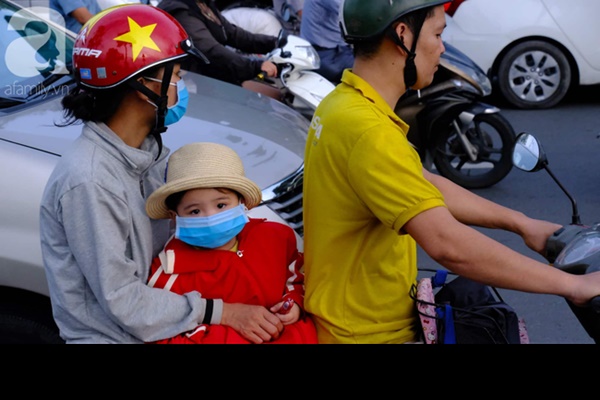 Về quê nghỉ lễ 2/9: Trời Hà Nội mưa như trút nước, đường Sài Gòn chật cứng, người dân chen nhau mua vé ở bến xe-20