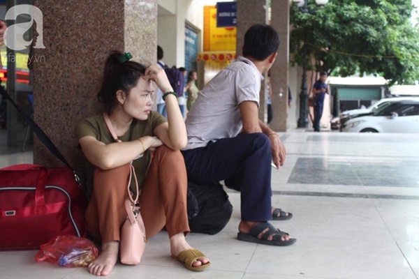 Về quê nghỉ lễ 2/9: Trời Hà Nội mưa như trút nước, đường Sài Gòn chật cứng, người dân chen nhau mua vé ở bến xe-30