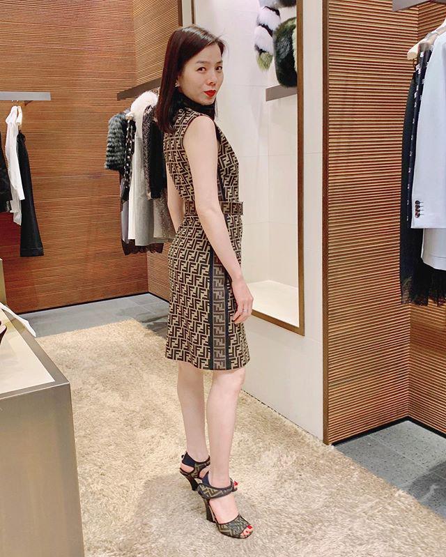 Ngoài sắc vóc hút hồn, Lệ Quyên còn gây choáng” vì kho túi hiệu và kim cương bạc tỷ-13