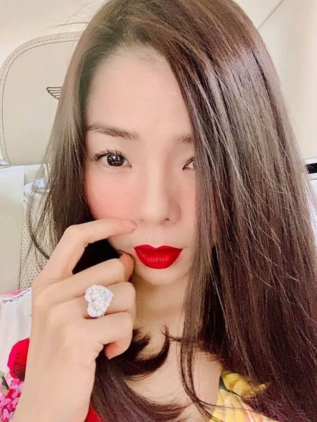 Ngoài sắc vóc hút hồn, Lệ Quyên còn gây choáng” vì kho túi hiệu và kim cương bạc tỷ-18