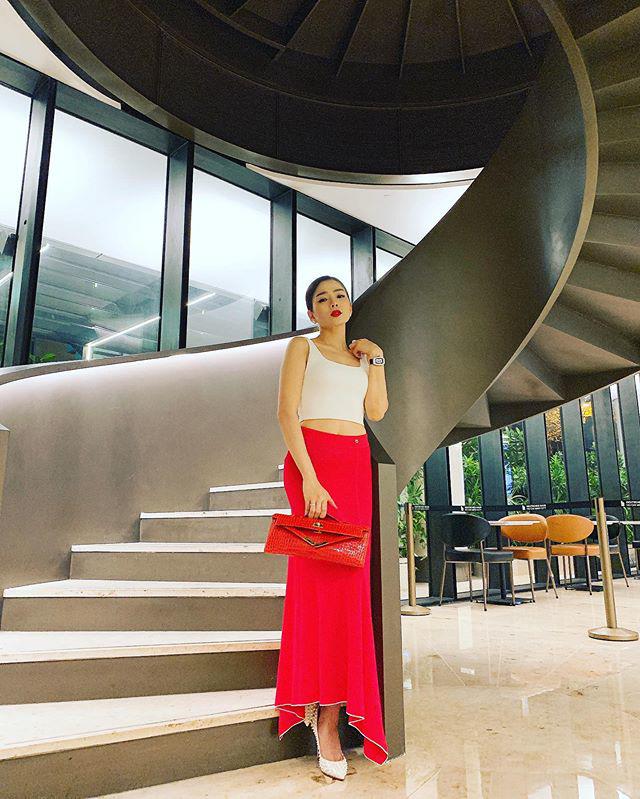 Ngoài sắc vóc hút hồn, Lệ Quyên còn gây choáng” vì kho túi hiệu và kim cương bạc tỷ-8