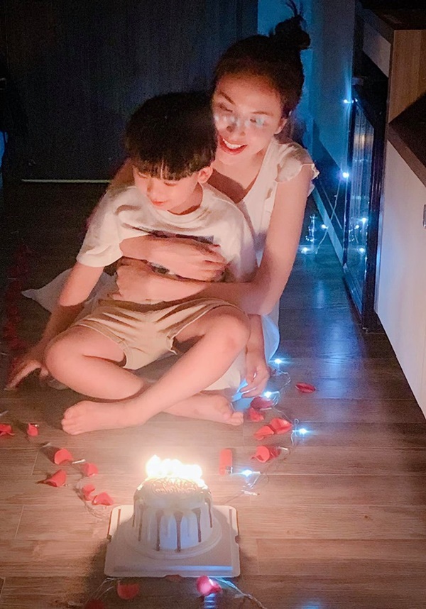Hậu tin đồn ly hôn, Hoa hậu Diễm Hương đón sinh nhật tuổi 30 bên con trai, thừa nhận ám ảnh với từ già-3