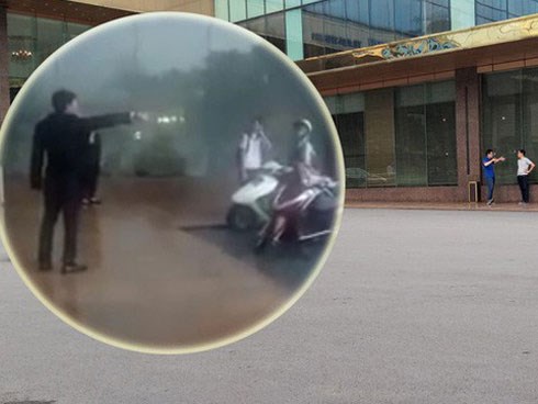 Bảo vệ khách sạn 5 sao đuổi người trú mưa và những câu chuyện tương phản minh chứng rằng: Lòng tốt của người lạ vẫn còn nhiều lắm!