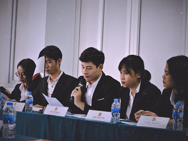 Siêu phẩm trai đẹp sinh năm 1999 của Học viện Ngoại giao với nụ cười toả nắng có thể hạ gục bất cứ cô gái nào!-4