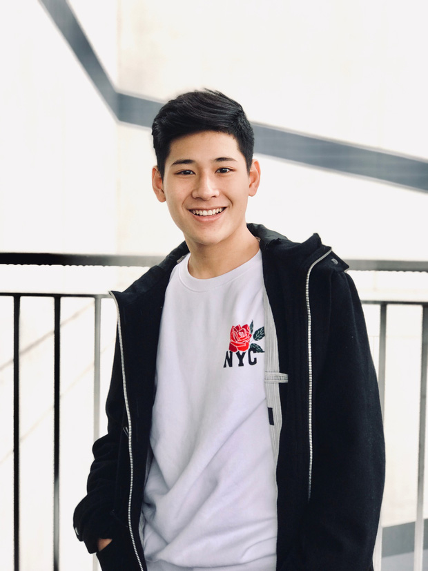 Siêu phẩm trai đẹp sinh năm 1999 của Học viện Ngoại giao với nụ cười toả nắng có thể hạ gục bất cứ cô gái nào!-7