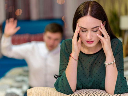 Sốt ruột trở về nhà vì con ốm, tôi đau điếng khi vô tình nghe lén được lời thủ thỉ của cô giúp việc nói bên giường con trai mình-3