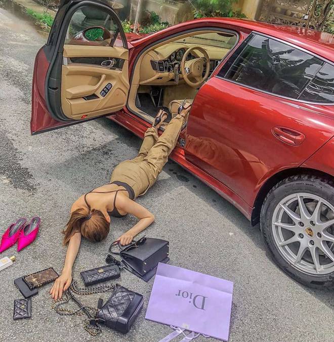 Riêng gì Phu nhân Tổng thống Mỹ dám đặt túi tiền tỷ xuống đất, sao Việt cũng chẳng kém gì!-9