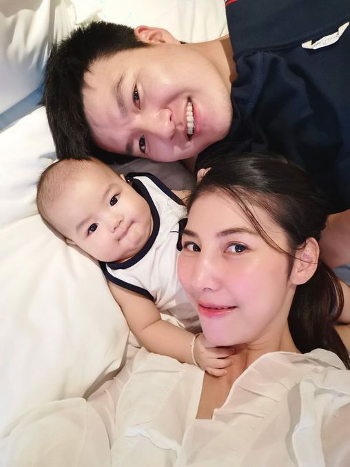 Quan sát vợ qua camera trong nhà, người chồng phát hiện điều khiến anh xúc động vô cùng-2