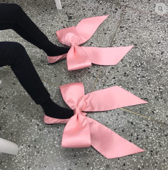 Bị dân mạng thách đố chán chê, Ngọc Trinh đã đưa ra câu trả lời về việc sắm đôi giày nơ quét đất” gần 60 triệu-1