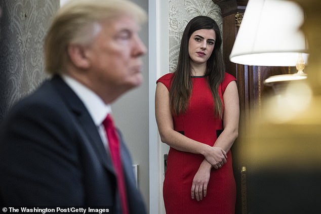 Nữ trợ lý thân cận của ông Donald Trump tiết lộ Tổng thống Mỹ chê con gái út quá béo, không muốn chụp ảnh chung-1