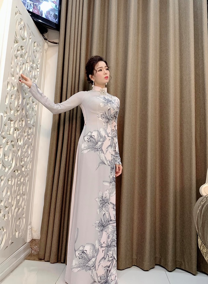 Lệ Quyên mặc áo dài duyên dáng khoe eo 58 cm đẹp hút mắt khán giả-3