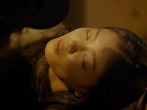 Về nhà thấy cỗ quan tài chắn ngang cửa, tôi hoảng hốt gọi tên con nhưng cô hàng xóm lại hớt hải bảo tôi chạy ngay đi kẻo muộn