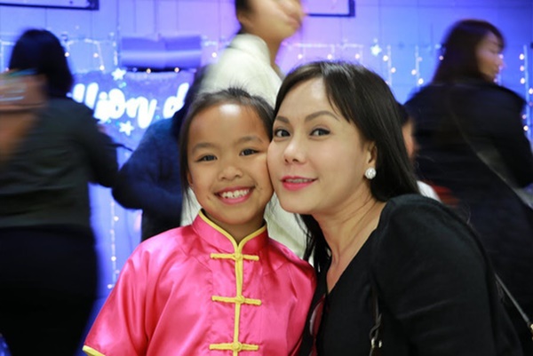 Con của sao Việt: Toàn du học sinh đẹp trai xinh gái lại còn siêu giỏi, được nhận bằng khen của Tổng thống Obama, điểm tổng kết gần tuyệt đối-1