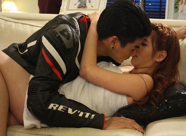 Nghỉ lễ, chồng hí hửng book vé cho vợ con đi du lịch để cặp kè với tình cũ, ngờ đâu đúng đoạn cao trào thì anh điếng người nhận ra mình bị dính bẫy-2