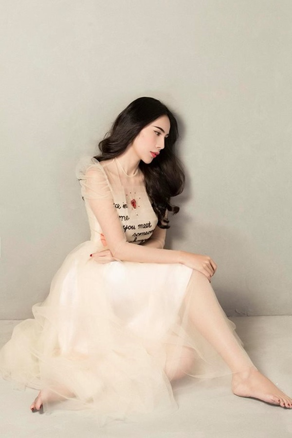 2 nàng WAG Việt chân dài nhất mê mặc hở, phô trọn dáng gợi cảm, nuột nà-3