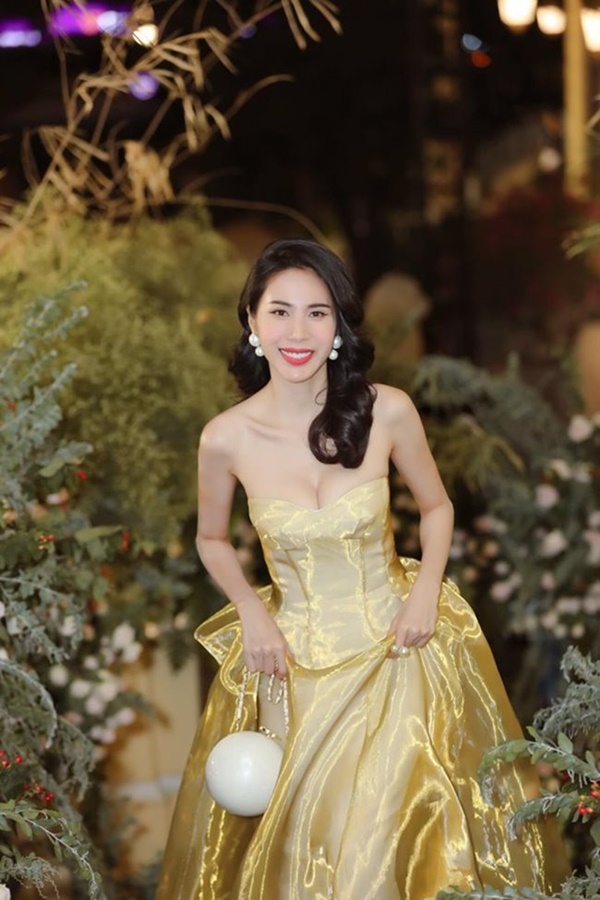 2 nàng WAG Việt chân dài nhất mê mặc hở, phô trọn dáng gợi cảm, nuột nà-6