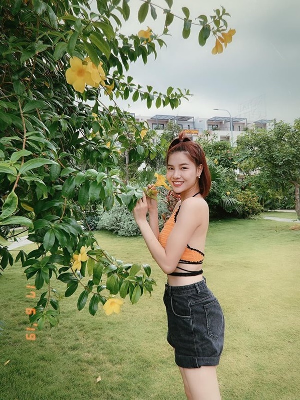 2 nàng WAG Việt chân dài nhất mê mặc hở, phô trọn dáng gợi cảm, nuột nà-14