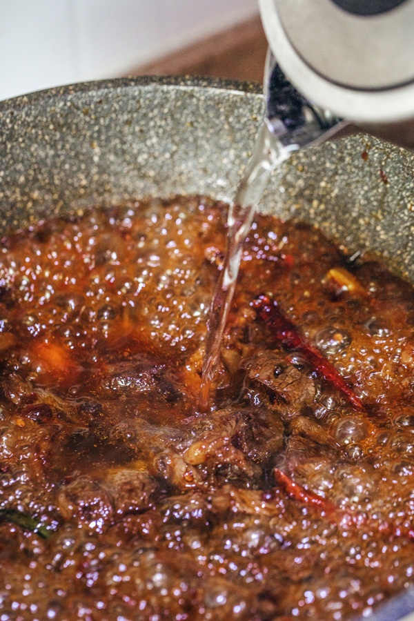 Cuối tuần nào chồng con tôi cũng yêu cầu món mì thịt bò này, ngon mềm thơm nức mũi!-4