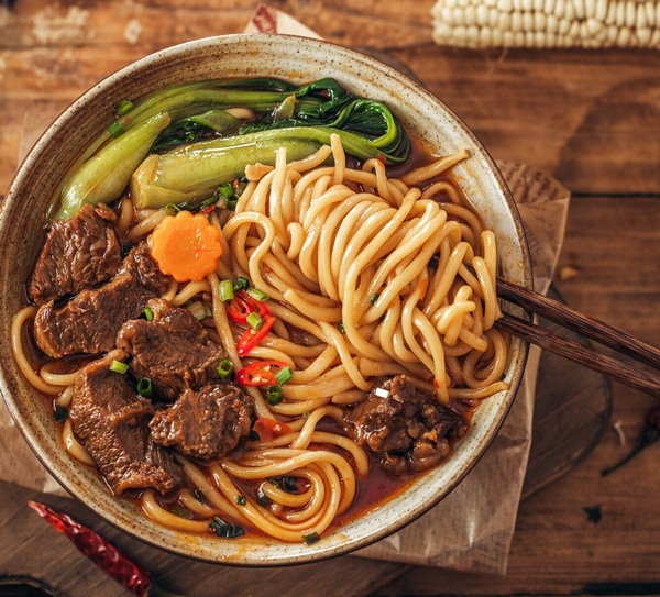 Cuối tuần nào chồng con tôi cũng yêu cầu món mì thịt bò này, ngon mềm thơm nức mũi!-6