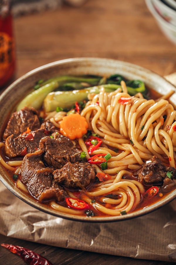 Cuối tuần nào chồng con tôi cũng yêu cầu món mì thịt bò này, ngon mềm thơm nức mũi!-7