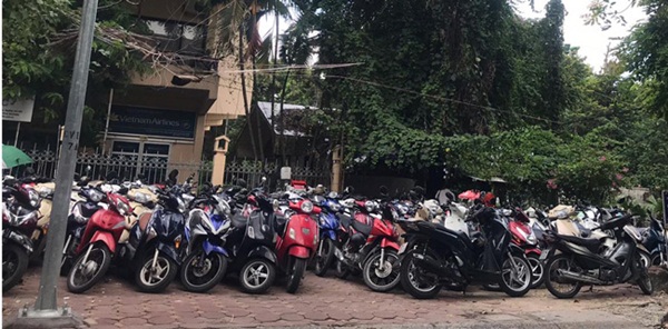 Ngồi vỉa hè kiếm tiền triệu mỗi ngày: Bán trà đá, nước mía lãi 2.000%-1