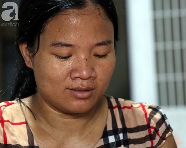 Chuyện rớt nước mắt sau túp lều dựng tạm ven đường của người mẹ cụt chân, một mình nuôi con trai khờ ở Hà Nội-4