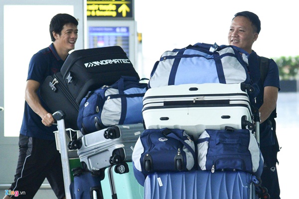 Quế Ngọc Hải trêu trợ lý của HLV Park trước giờ lên đường đến Thái Lan-1