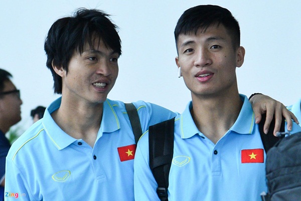 Quế Ngọc Hải trêu trợ lý của HLV Park trước giờ lên đường đến Thái Lan-5