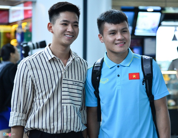 Quế Ngọc Hải trêu trợ lý của HLV Park trước giờ lên đường đến Thái Lan-9