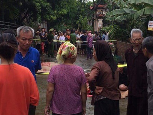 Vụ chém gia đình em ruột ở Hà Nội: Gây án xong, Đông đứng ở hiện trường-4