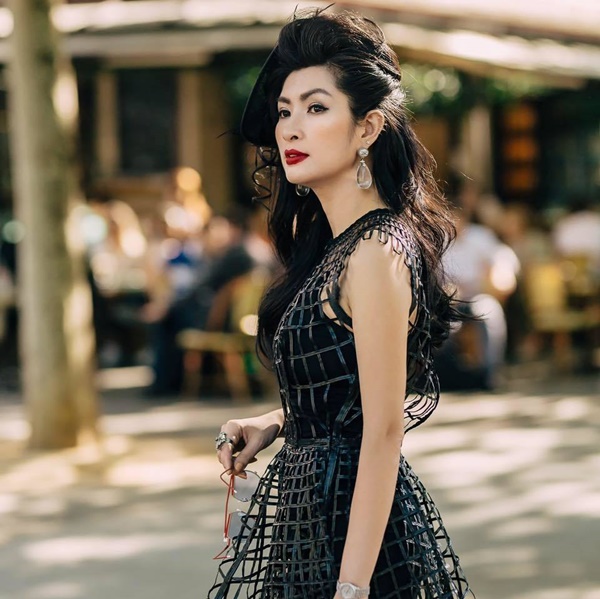 Nữ ca sĩ Việt từng bỏ xứ vì ảnh nóng giờ sống ra sao?-1