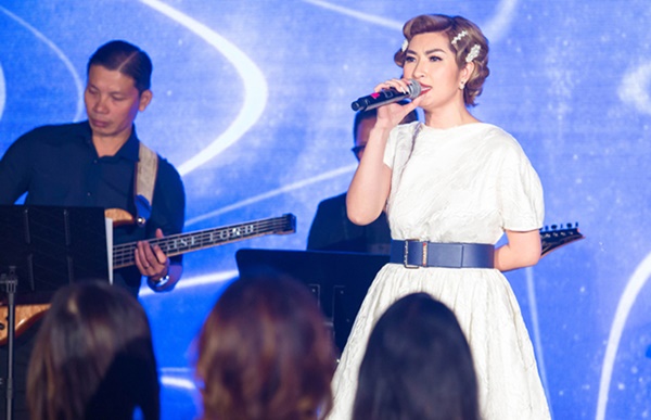 Nữ ca sĩ Việt từng bỏ xứ vì ảnh nóng giờ sống ra sao?-2