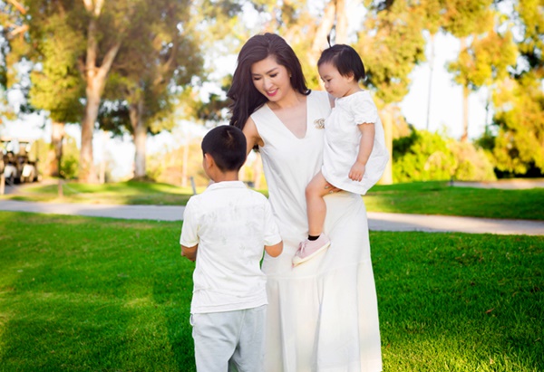 Nữ ca sĩ Việt từng bỏ xứ vì ảnh nóng giờ sống ra sao?-6