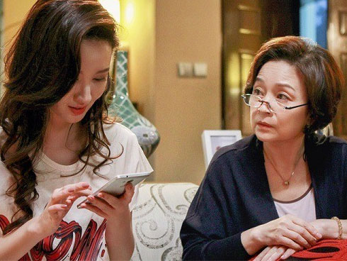 Bắt ghen tại trận, vợ đập cửa xông vào túm tóc kẻ thứ 3 khiến chồng mất chức còn bản thân bị nhà chồng mắng như tát nước-4