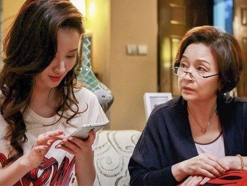 Mắng con dâu dại, biết chồng đưa bồ vào nhà nghỉ mà không đánh ghen, nhưng nửa tiếng sau tận mắt thấy cảnh này của con trai mẹ chồng mới nể phục con dâu