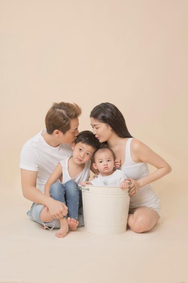 Bà xã Đăng Khôi khoe chồng và con trai nấu ăn cho cả gia đình, nhìn mâm cơm tươm tất ai cũng sốc khi biết giá tiền-4