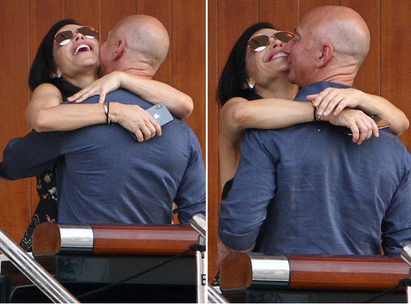 Tỷ phú Amazon công khai ôm hôn người tình đắm đuối khiến cư dân mạng nóng mắt”-2