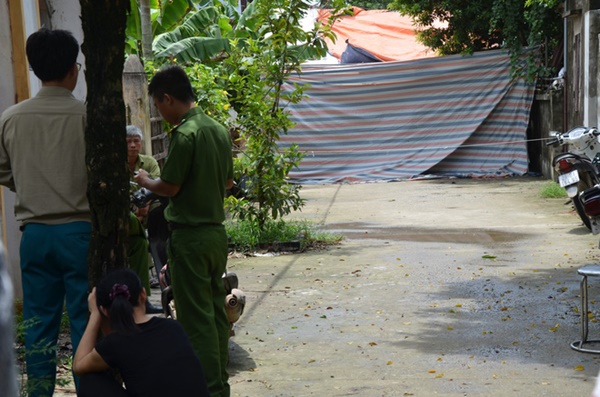 Hiện trường vụ anh truy sát gia đình em ruột khiến 5 người thương vong ở Hà Nội-1