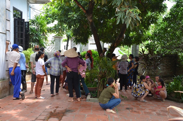 Hiện trường vụ anh truy sát gia đình em ruột khiến 5 người thương vong ở Hà Nội-5