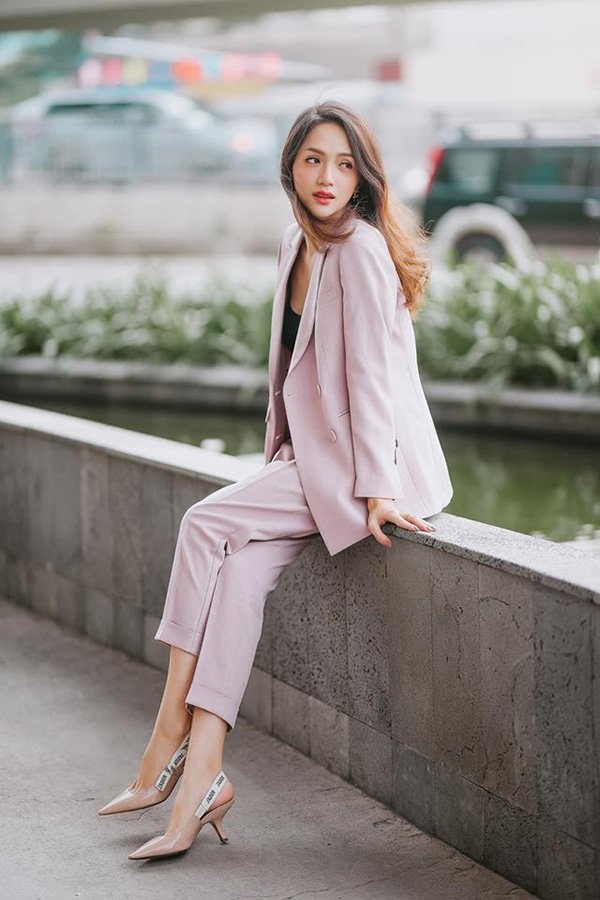 Để ý mới thấy, đến Hương Giang và Đặng Thu Thảo đều chọn cách này để hack dáng-3