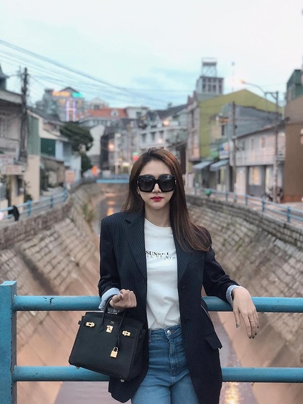 Để ý mới thấy, đến Hương Giang và Đặng Thu Thảo đều chọn cách này để hack dáng-4