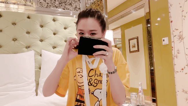 Dùng răng đập hộp chiếc túi gần 100 triệu chồng tặng: Cả showbiz chắc chỉ có mỗi Hari Won-6