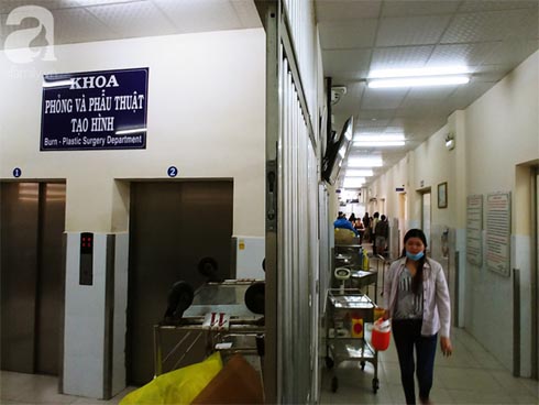 Bị vợ đuổi khỏi nhà, người chồng 23 tuổi quẫn trí mua xăng về tự thiêu khiến cơ thể bỏng nặng-6