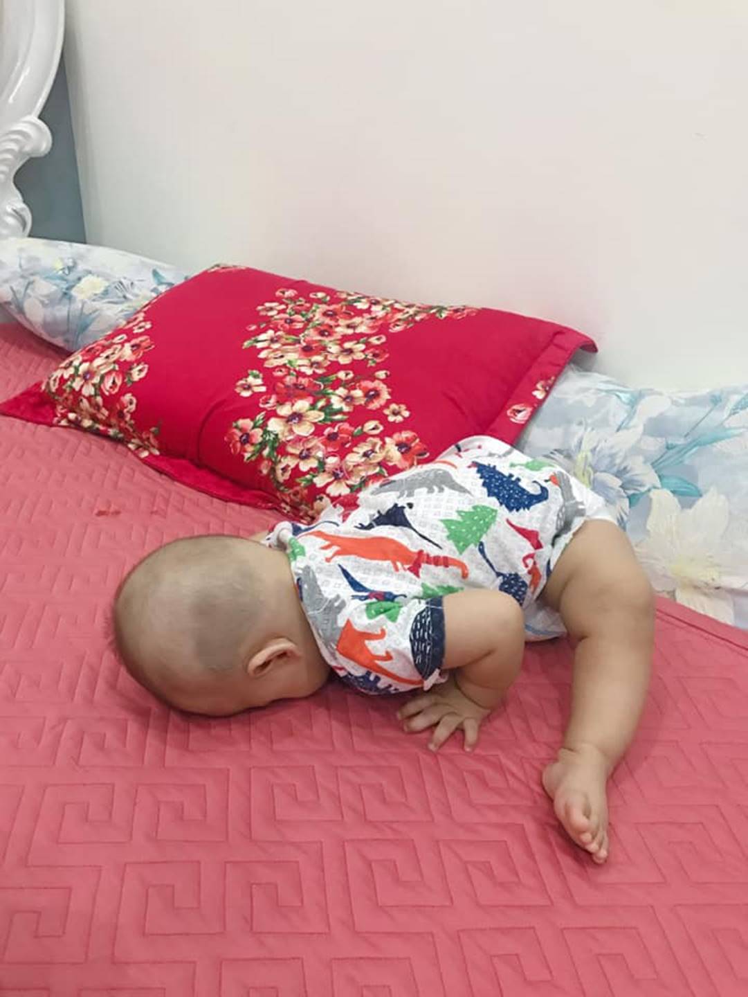 1001 dáng ngủ bá đạo của các bé khiến mẹ chẳng thể làm ngơ mà không ghi lại-10