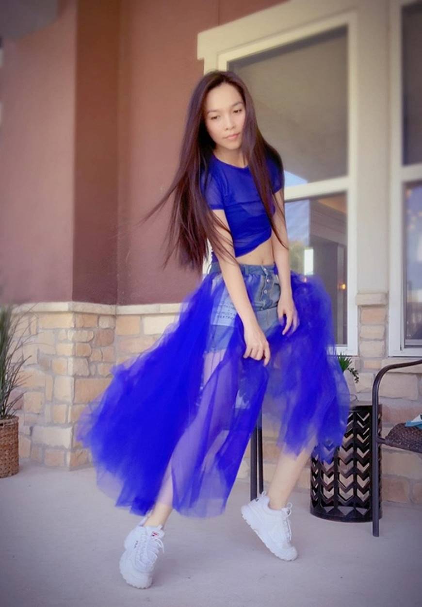 U40 Hiền Thục diện váy xanh điệu đà, khoe đôi chân dài cùng dung mạo trẻ trung hack tuổi-3