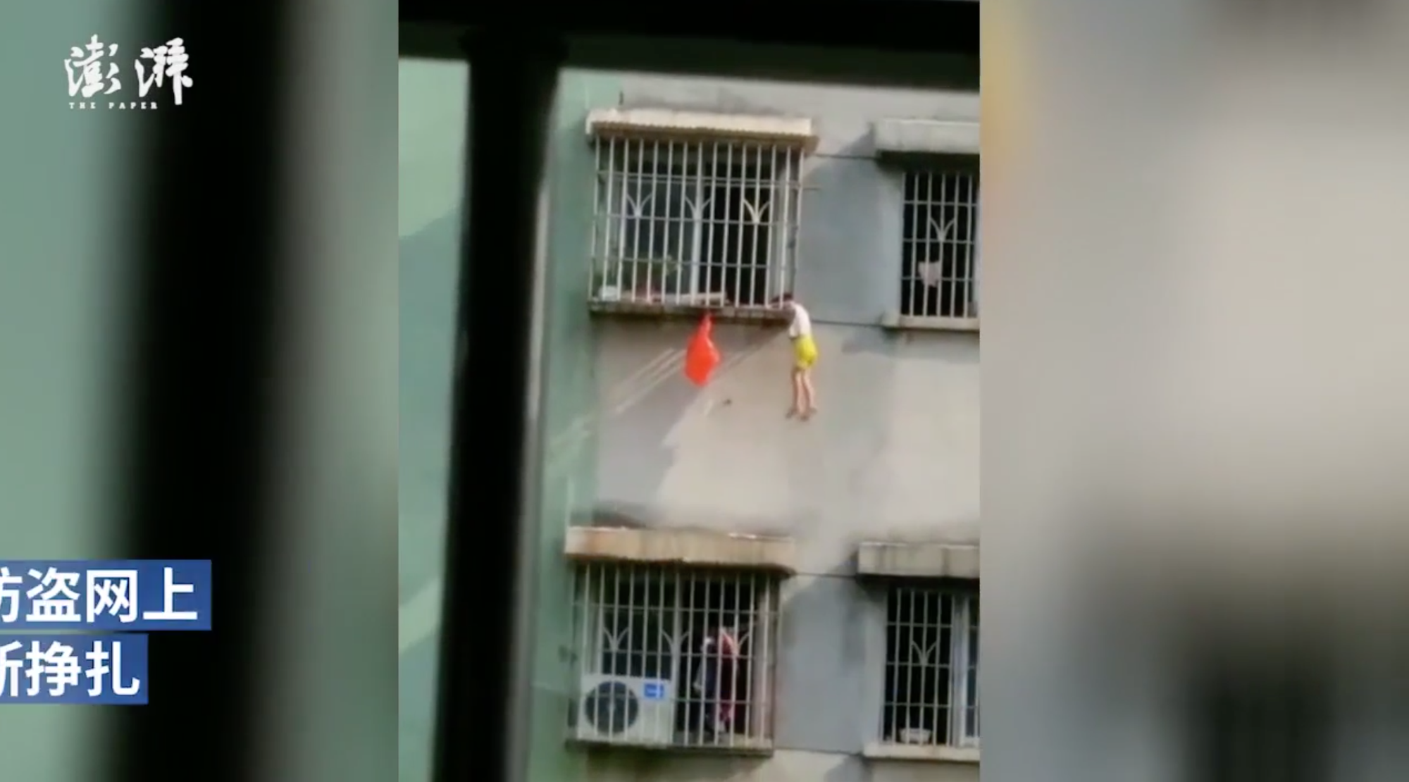 Phát hiện điều kỳ lạ ở nhà đối diện, người phụ nữ nhanh chóng báo cảnh sát, may mắn cứu được đứa trẻ 5 tuổi suýt tử vong-1