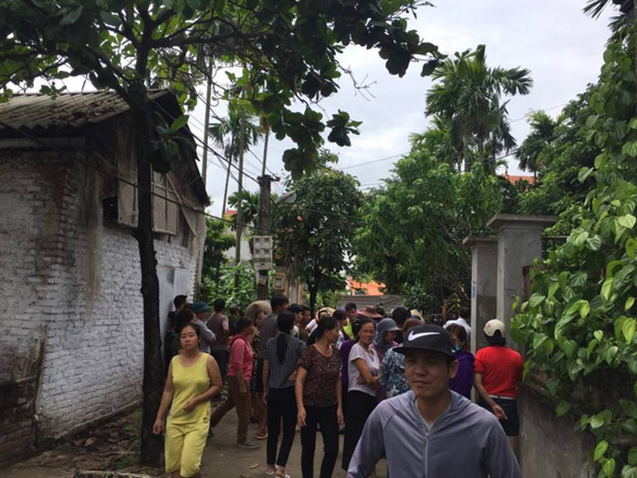 Bố bé gái 14 tháng tuổi suy sụp khi mất cả gia đình chỉ trong một đêm, người thân phải túc trực chăm sóc-1